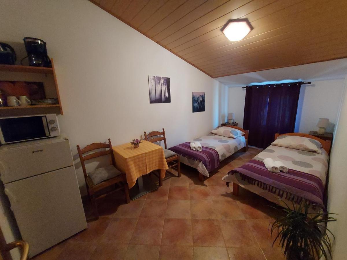 Bed and Breakfast Ranch Radin Бртонигла Экстерьер фото
