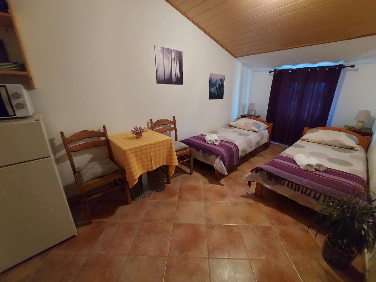 Bed and Breakfast Ranch Radin Бртонигла Экстерьер фото