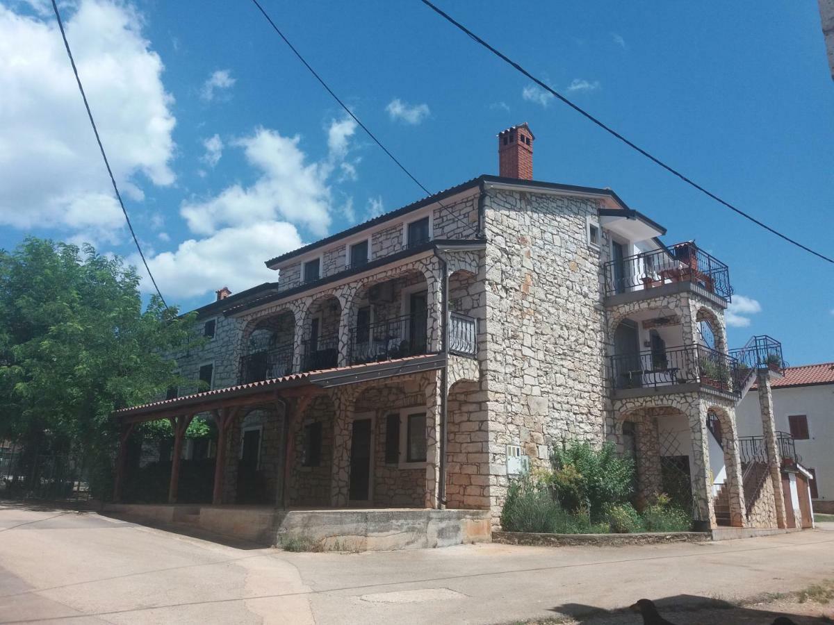 Bed and Breakfast Ranch Radin Бртонигла Экстерьер фото