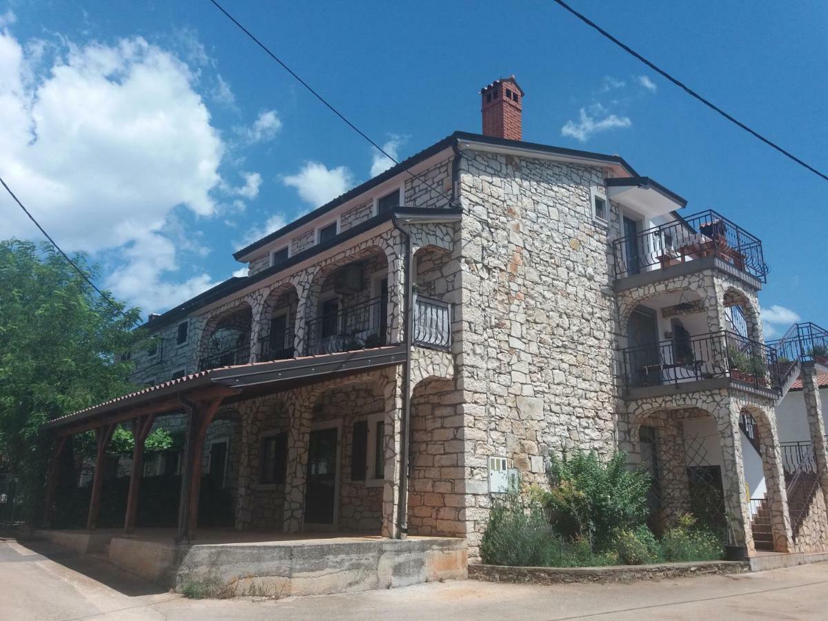 Bed and Breakfast Ranch Radin Бртонигла Экстерьер фото